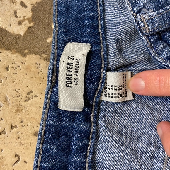 Forever 21 distressed jean shorts - Picture 3 of 4